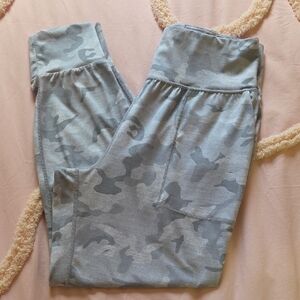 Women's Gap Fit Eclipse' Light Grey Camo Leggings